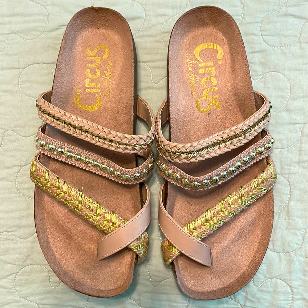 Circus by Sam Edelman Rose Gold Sandals/Flip flops. Size 7M.
